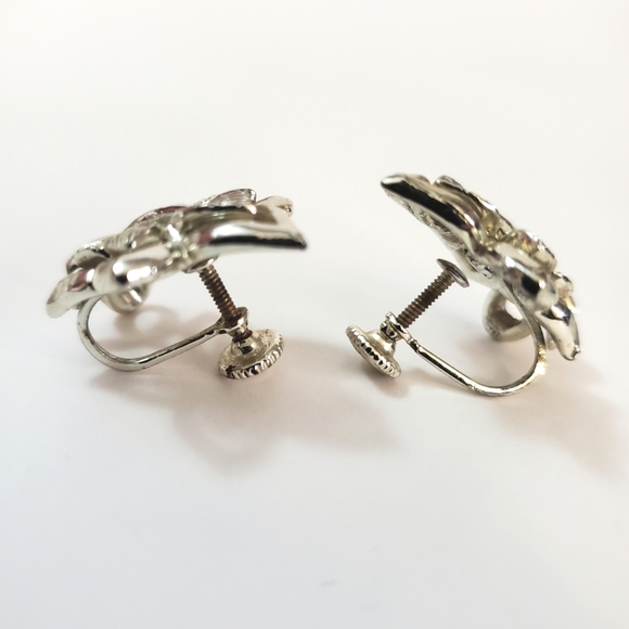 Coro vintage maple leaf clip-on / screw-post earrings - Silver tone - Picture 2 of 5